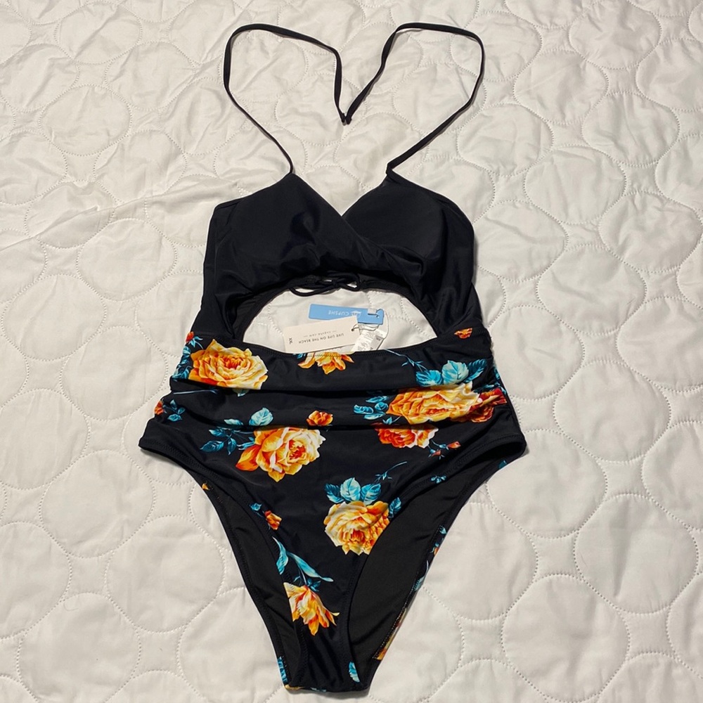 NWT ladies Cupshe swimsuit size XXL
